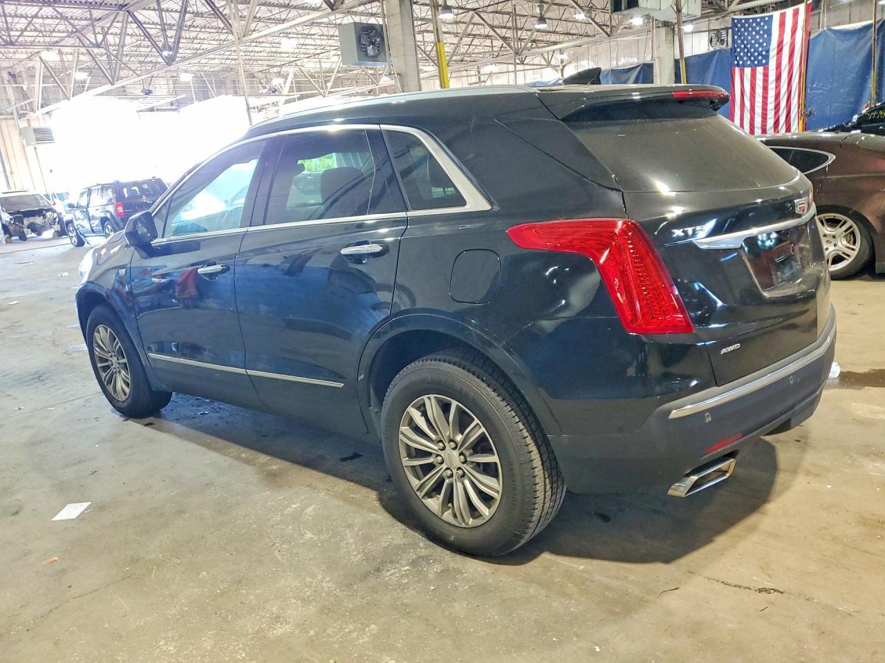 2017 Cadillac Xt5 Luxury - Image 2