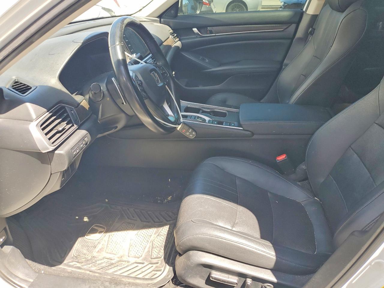 2019 Honda Accord Touring Hybrid - Image 7