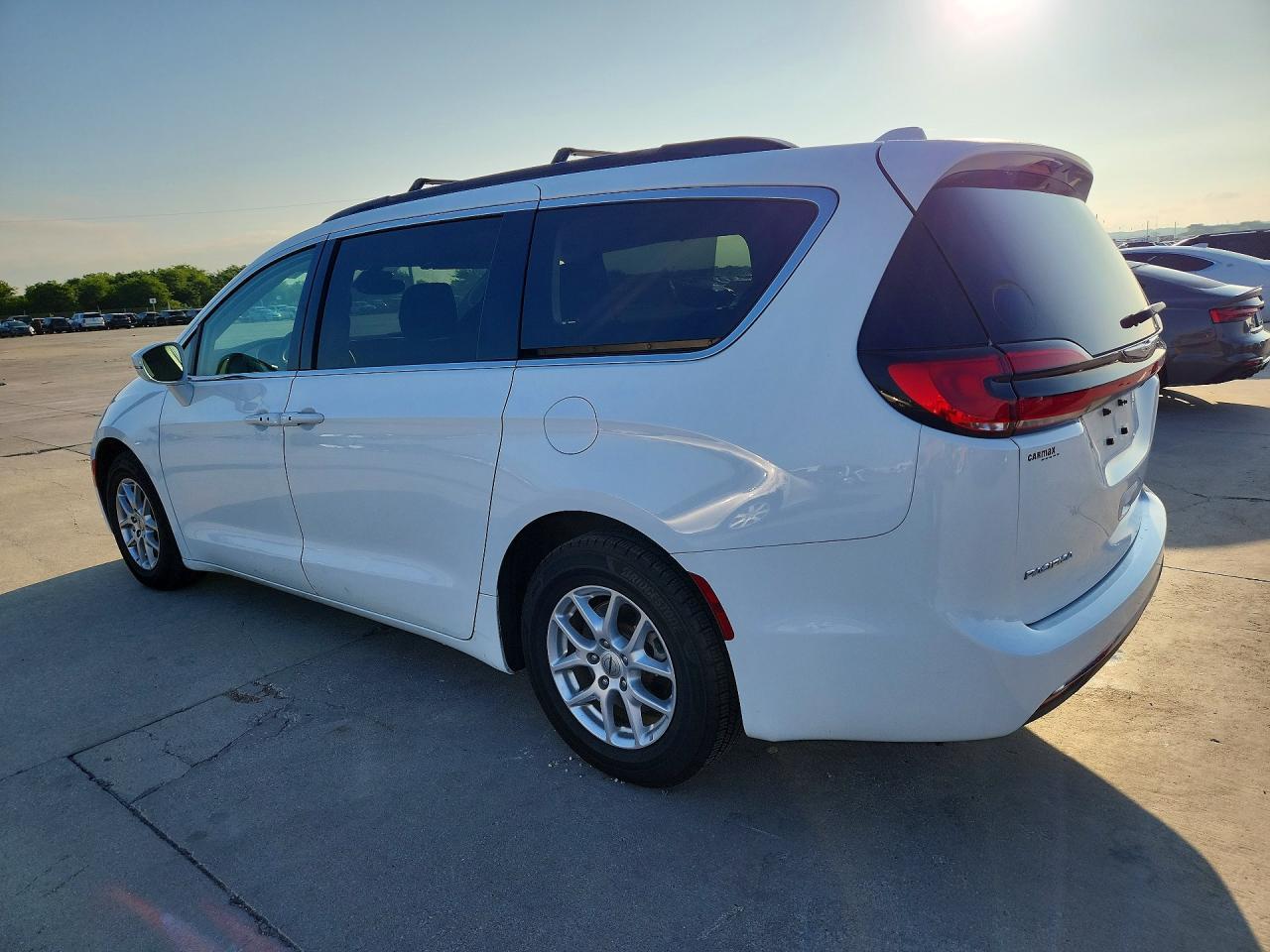 2022 Chrysler Pacifica Touring L - Фото 2