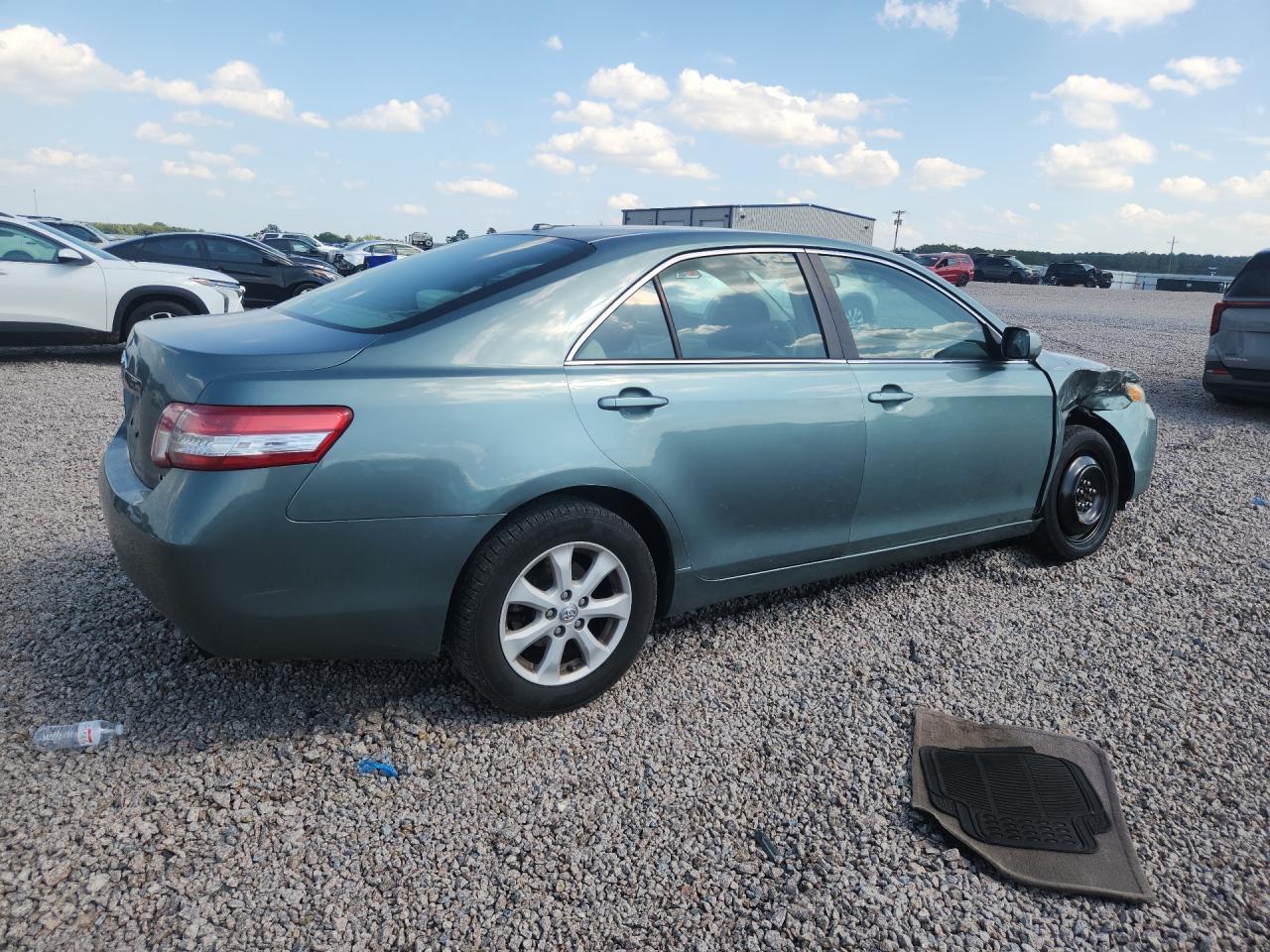 2011 Toyota Camry Le - Image 3