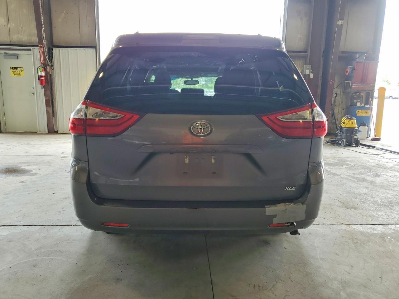 2017 Toyota Sienna Xle 8-Passenger - Фото 6