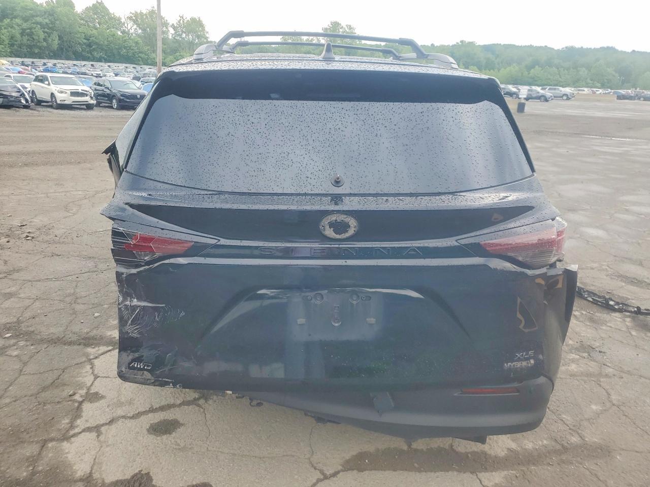 2023 Toyota Sienna Woodland Edition - Image 6