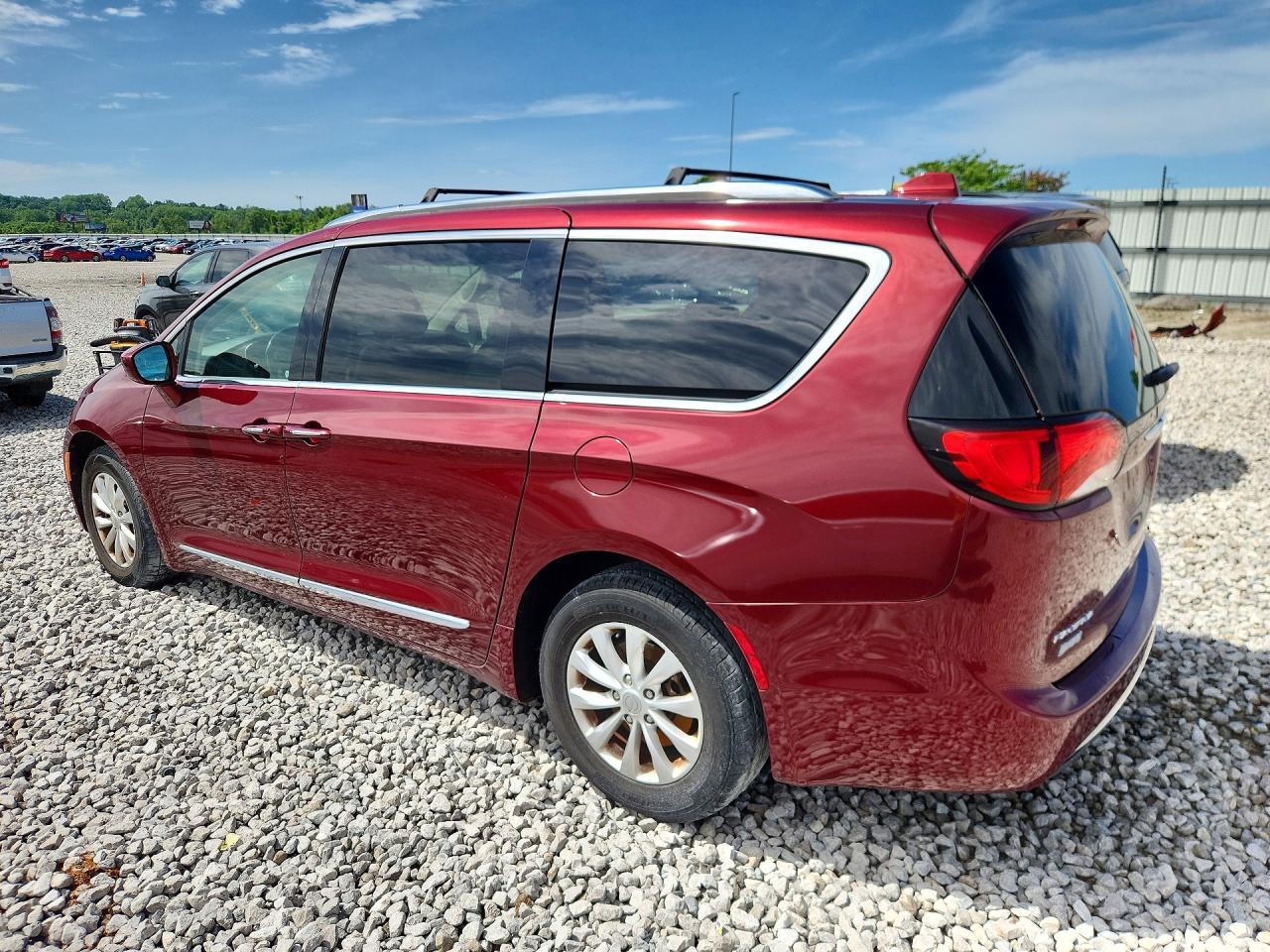 2018 Chrysler Pacifica Touring L - Image 2