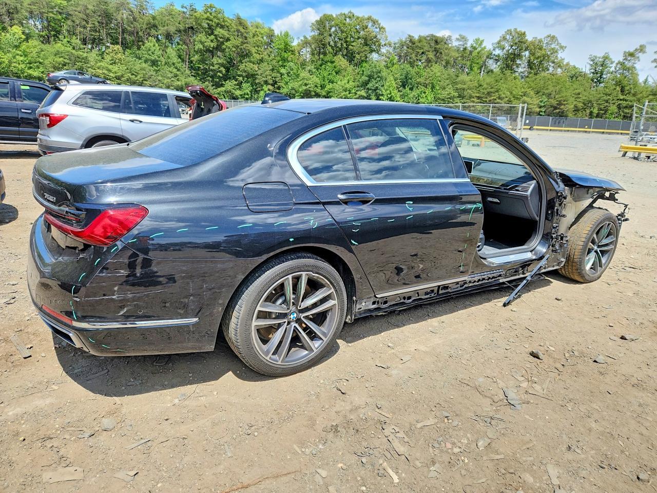 2020 BMW 750 Xi - Фото 3