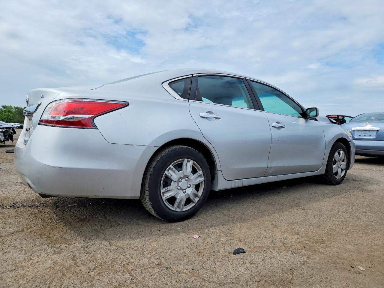 2015 Nissan Altima 2.5 S - Image 3