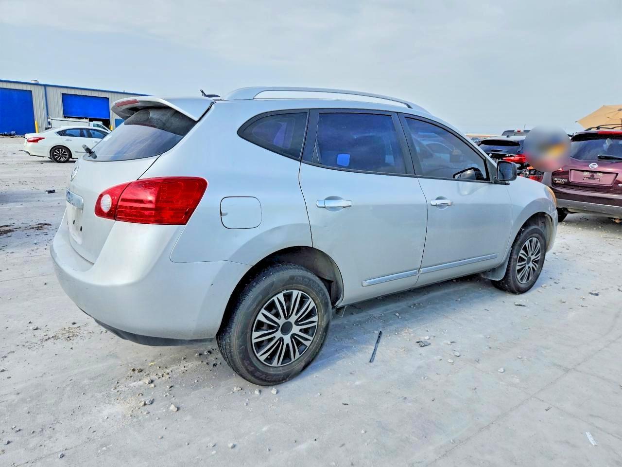 2015 Nissan Rogue Select S - Image 3