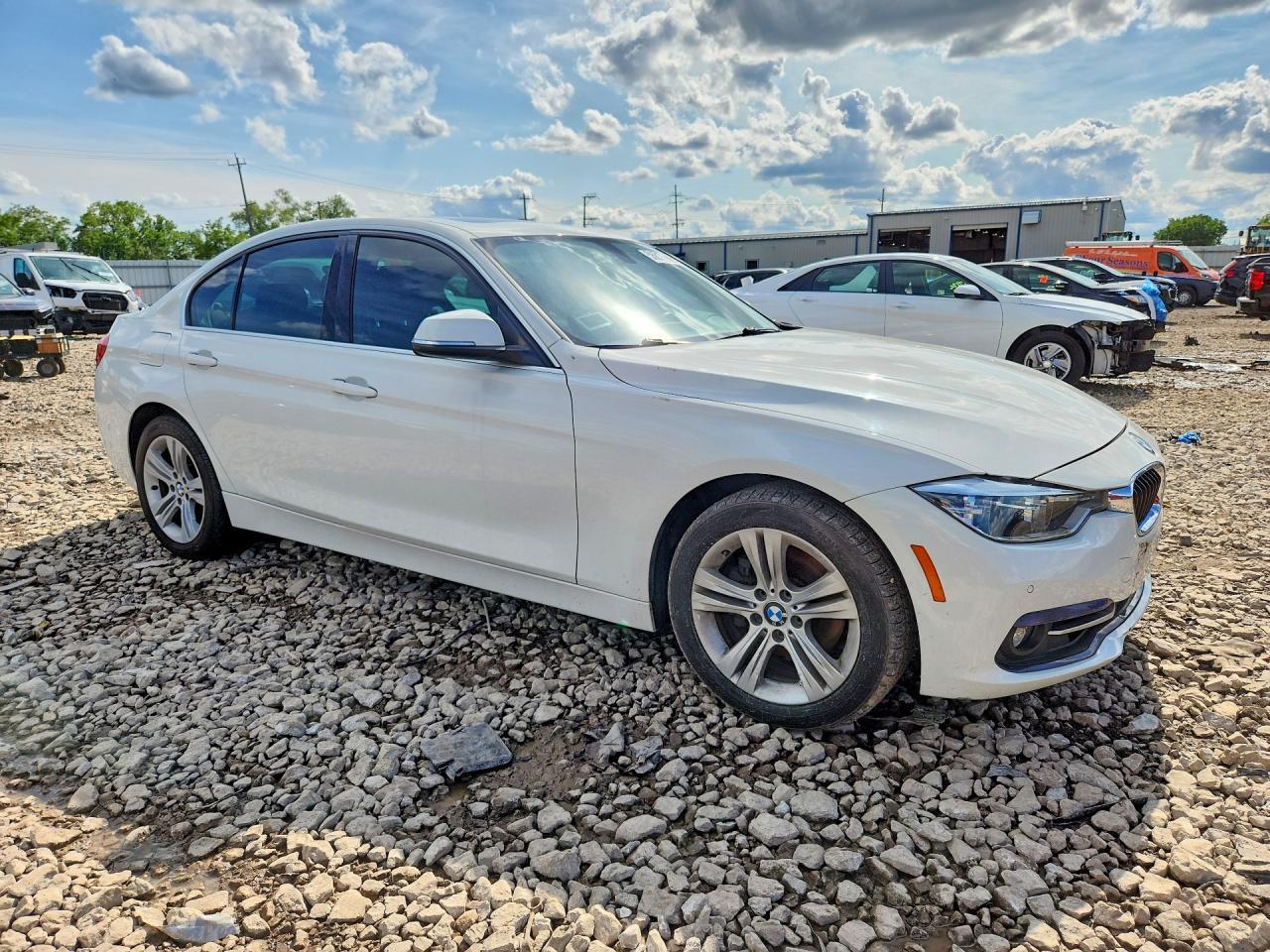 2017 BMW 330 Xi - Фото 4