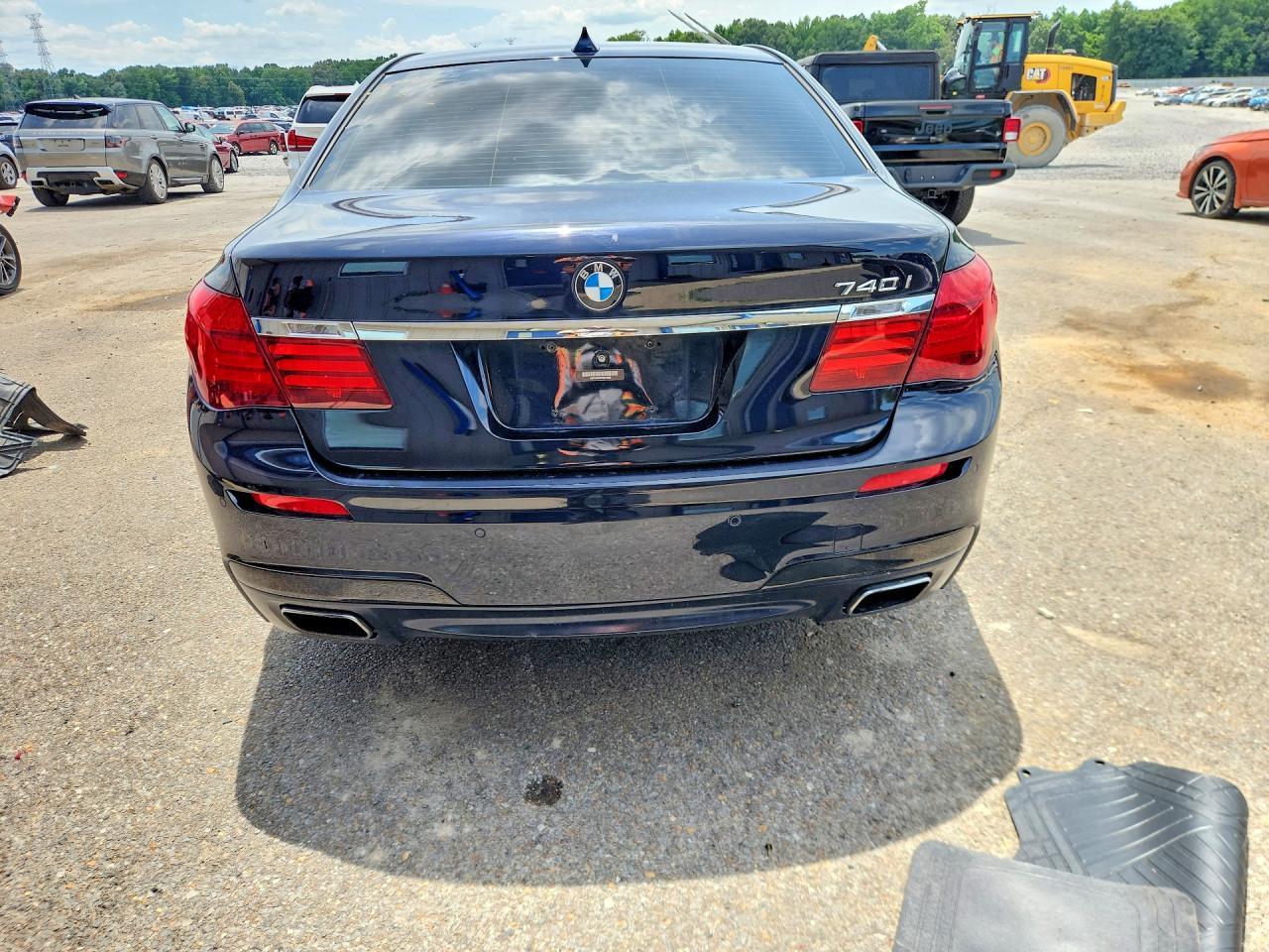 2015 BMW 740 I - Фото 6