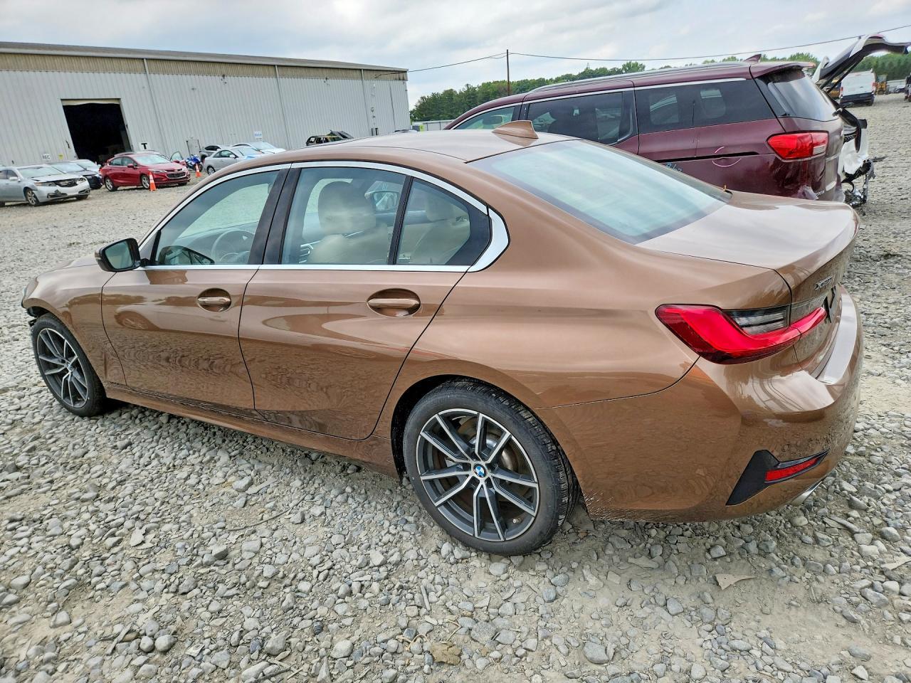2019 BMW 330Xi - Фото 2