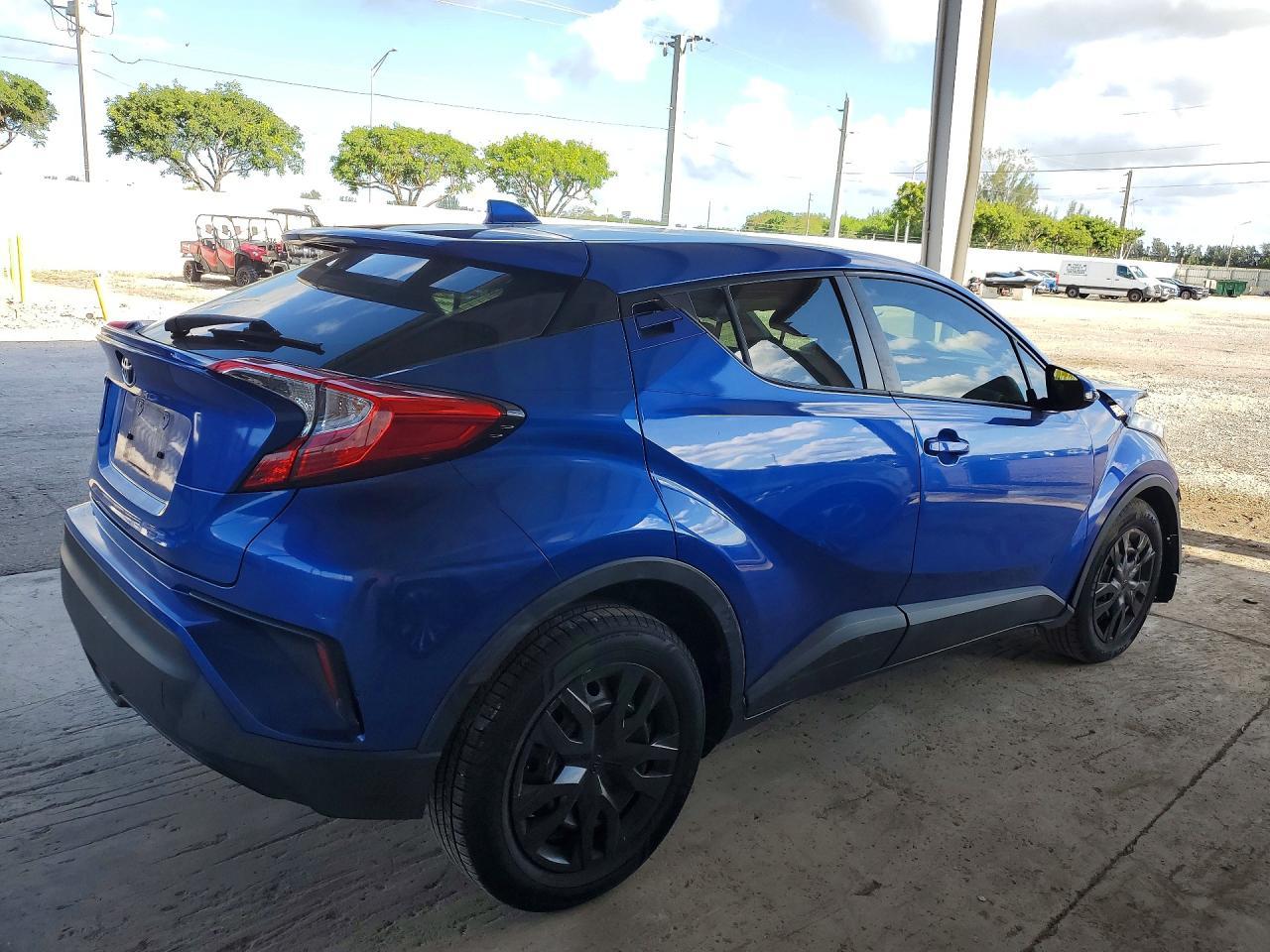 2019 Toyota C-Hr Le - Image 3