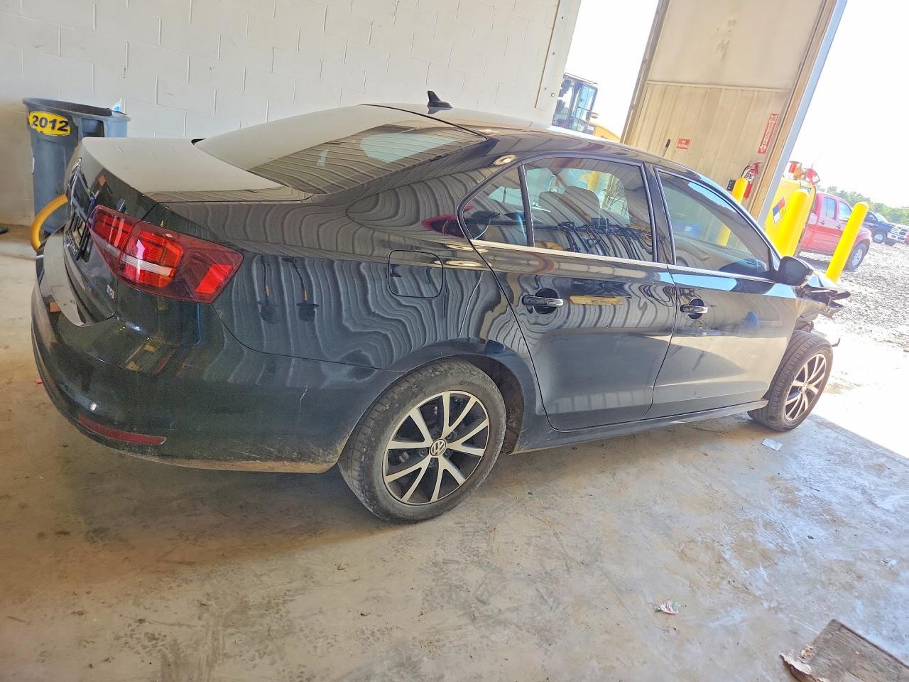 2017 Volkswagen Jetta Se - Фото 3