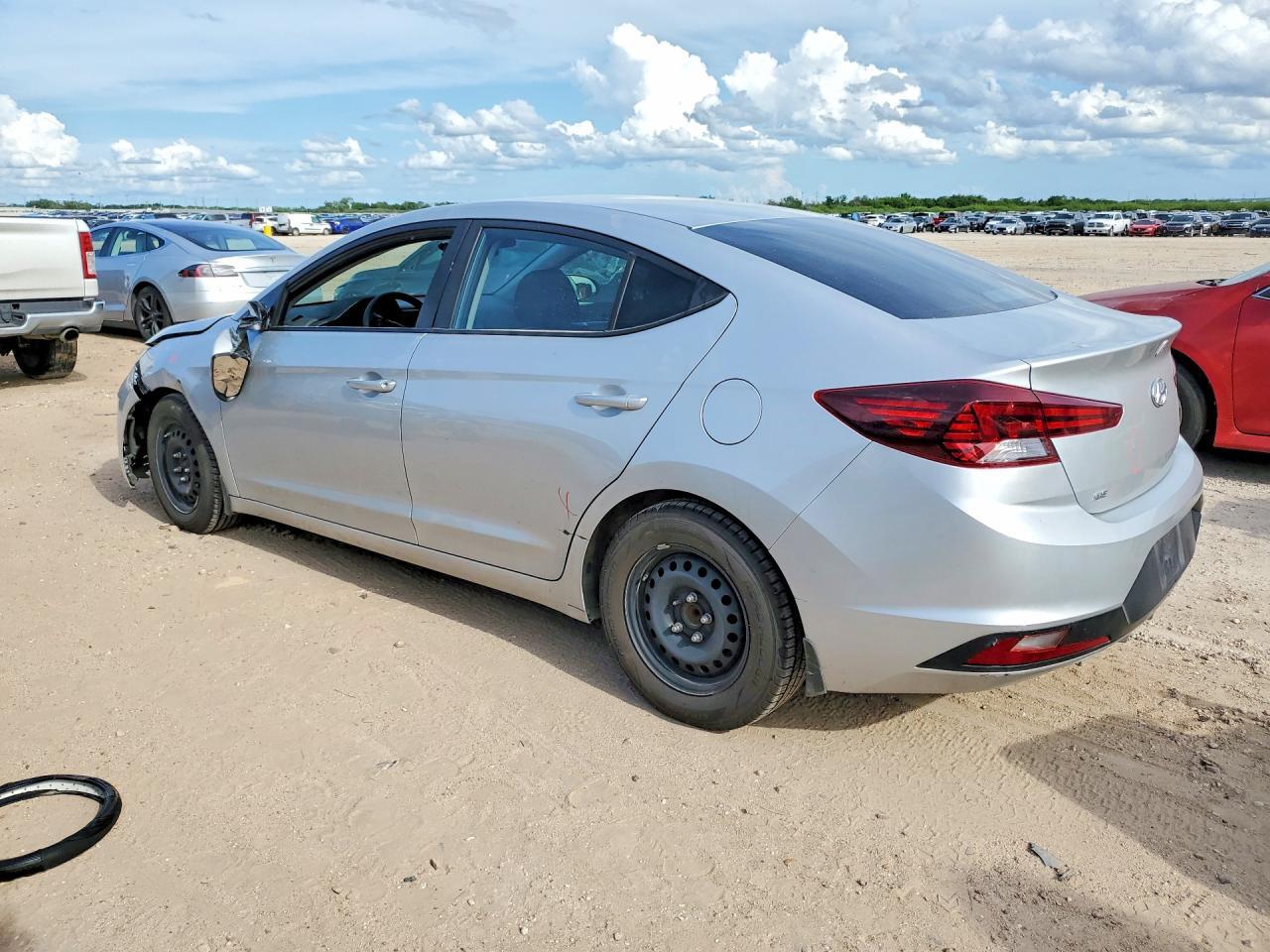2019 Hyundai Elantra Se - Image 2