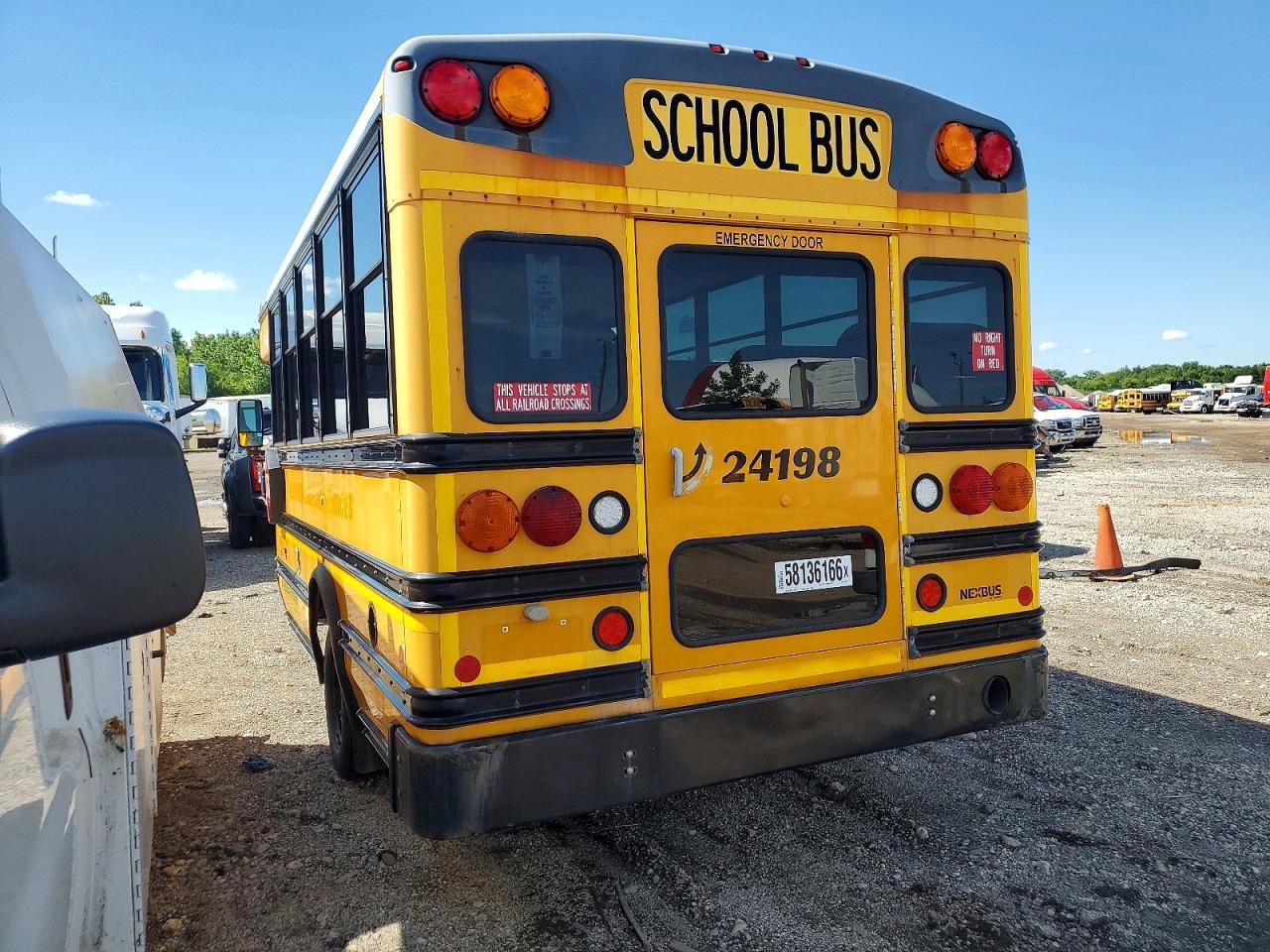 2012 Chevrolet Express G3 - School Bus - Фото 3