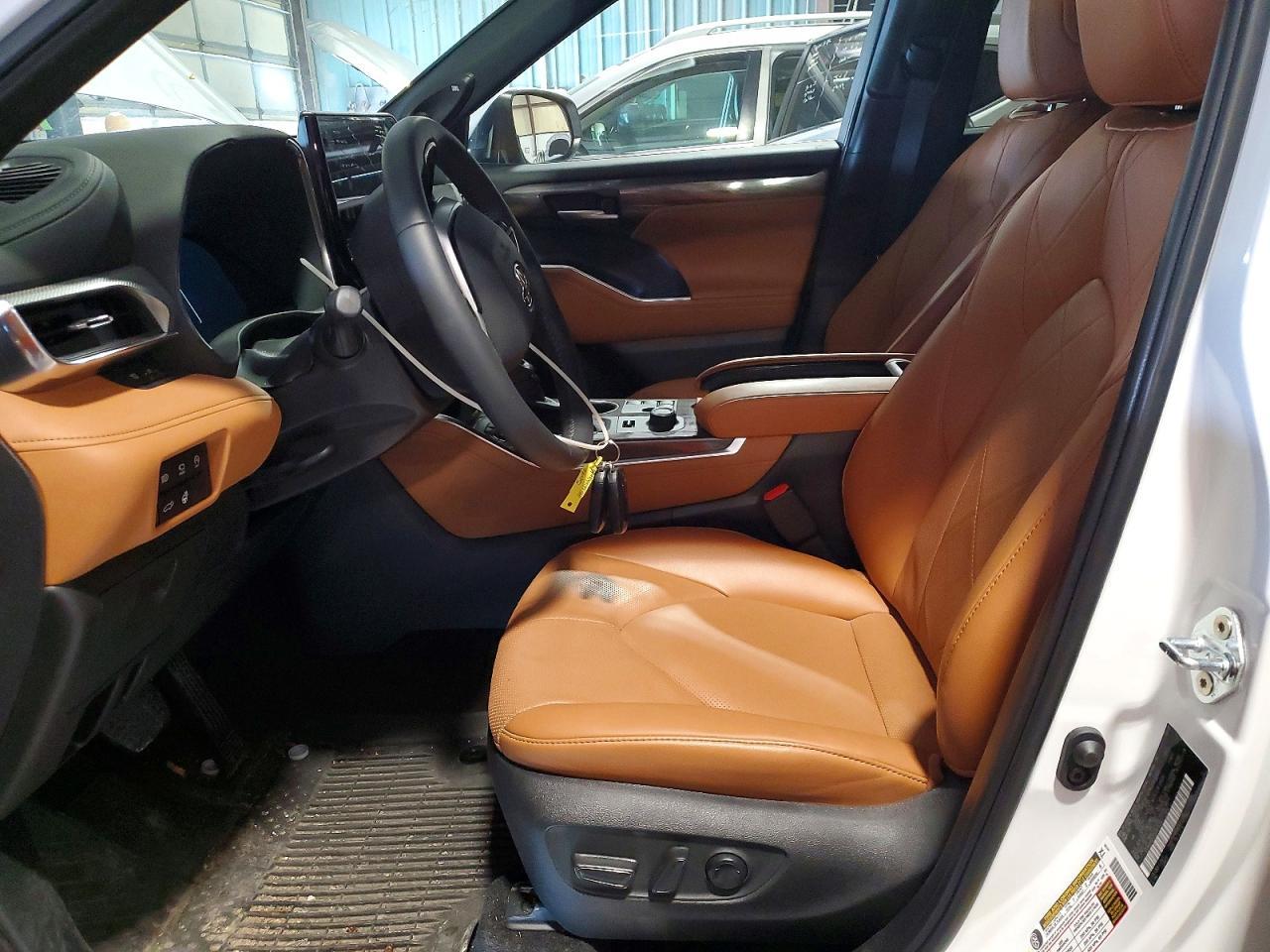 2025 Toyota Highlander Platinum - Фото 7