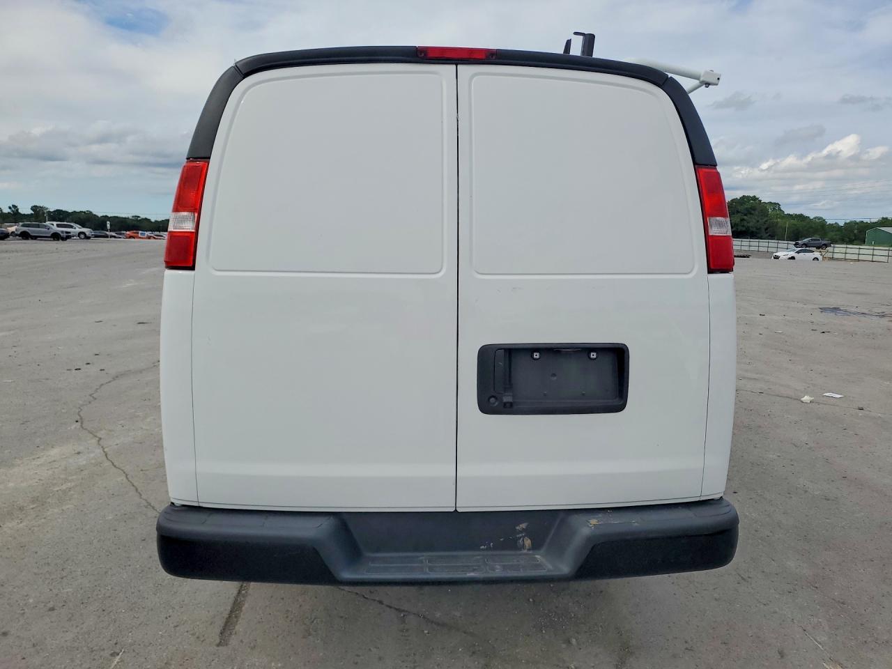 2024 Chevrolet Express G2500 - Фото 6