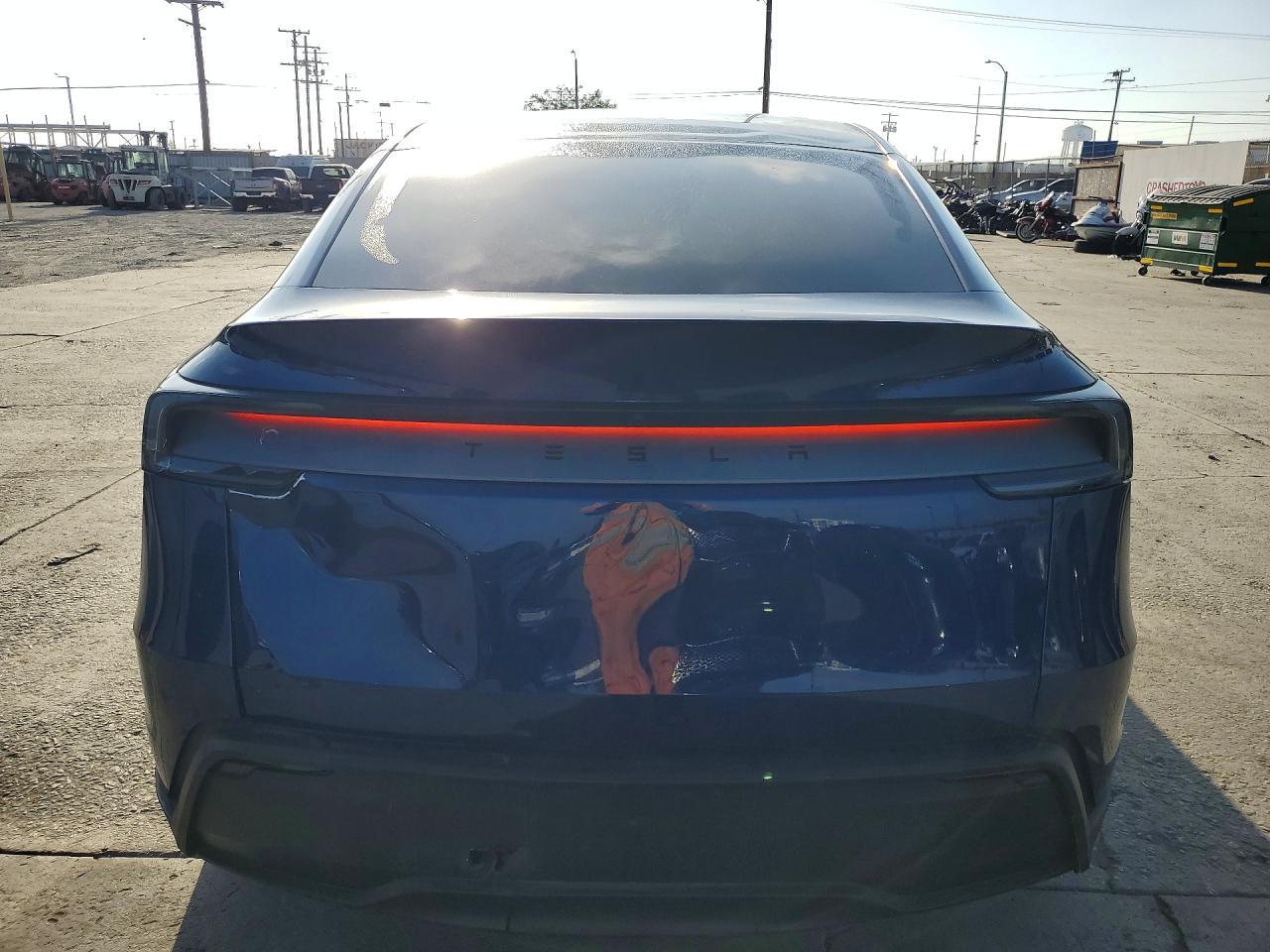 2026 Tesla Model Y - Фото 6