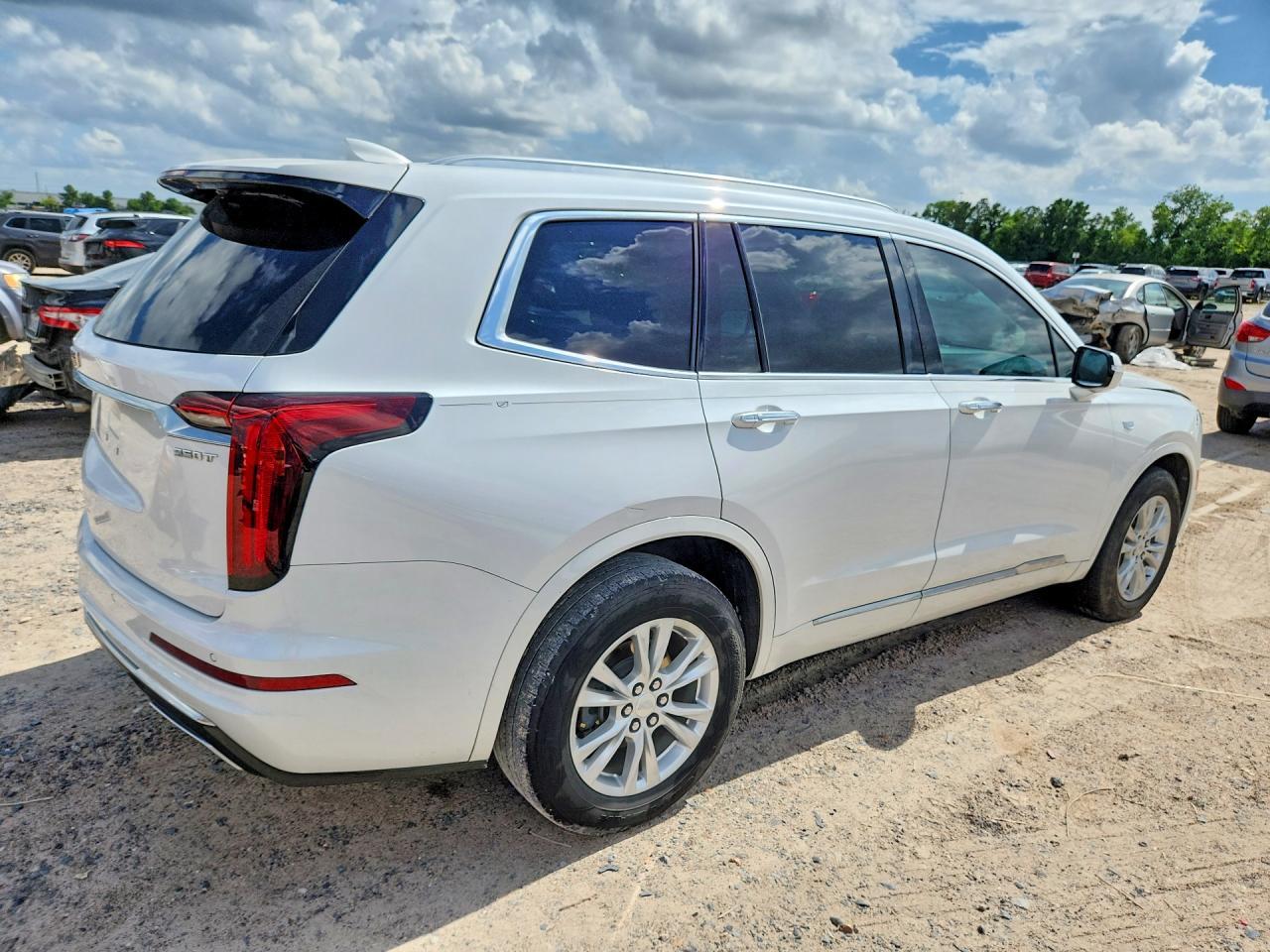 2022 Cadillac Xt6 Luxury - Image 3