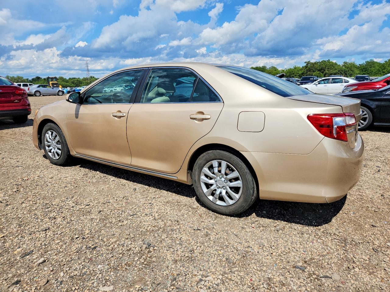 2012 Toyota Camry Le - Фото 2