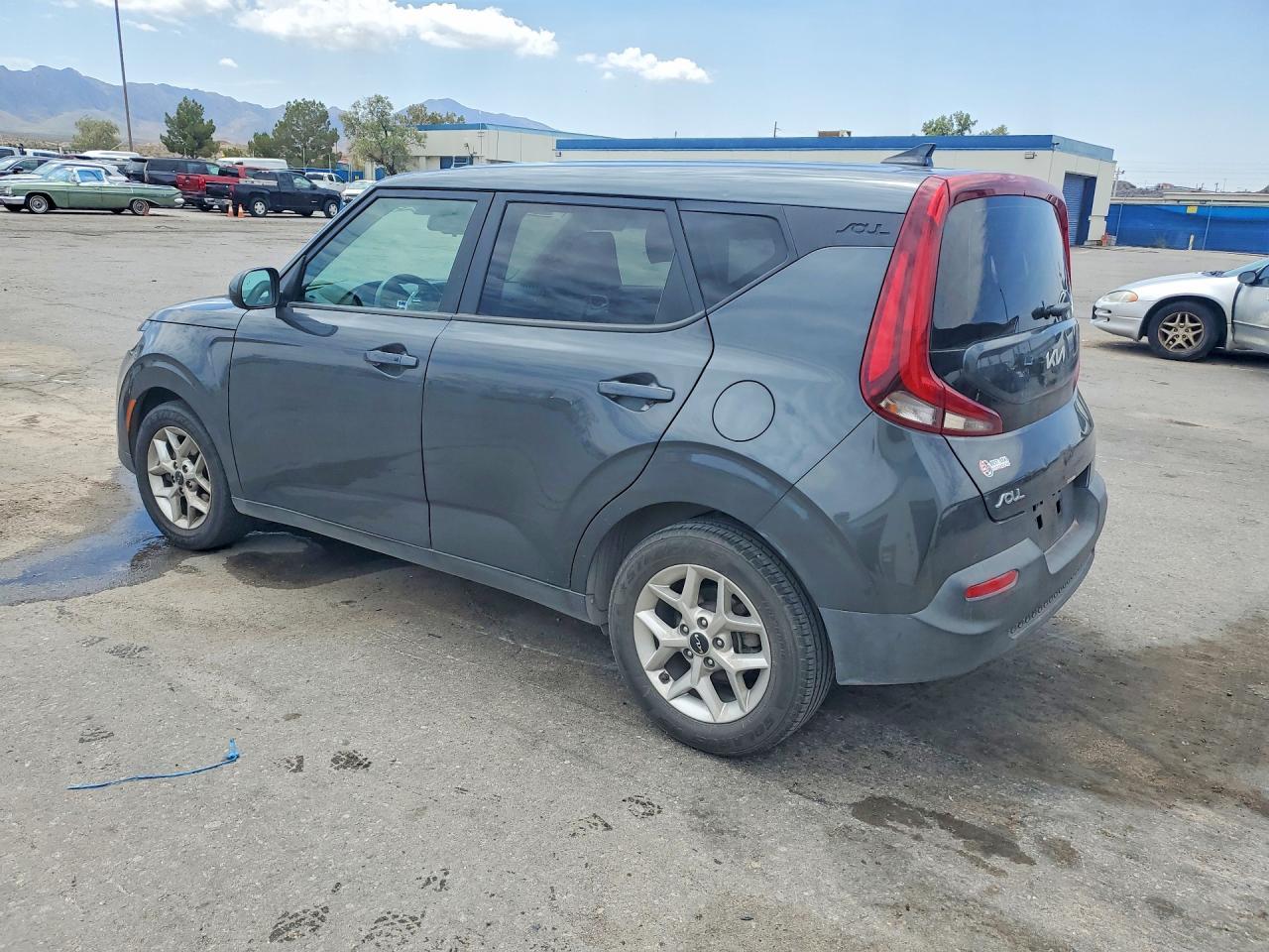 2022 Kia Soul S - Image 2