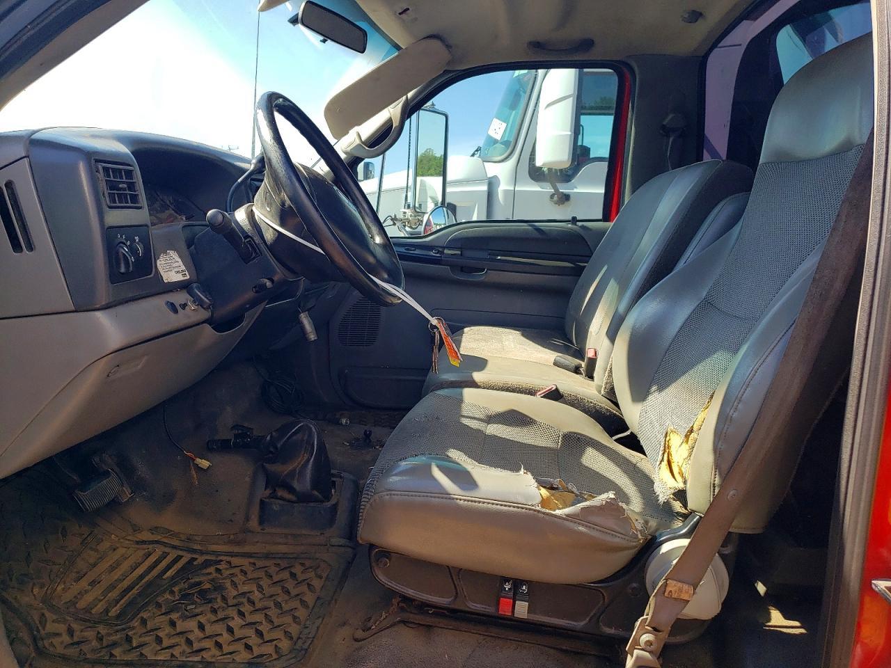 2005 Ford F650 Super Duty - Image 7