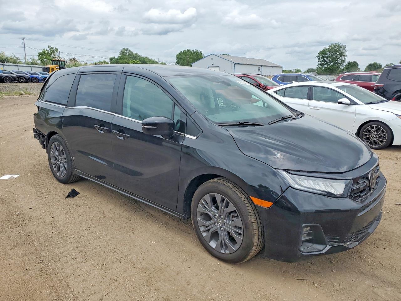 2026 Honda Odyssey Touring - Image 4