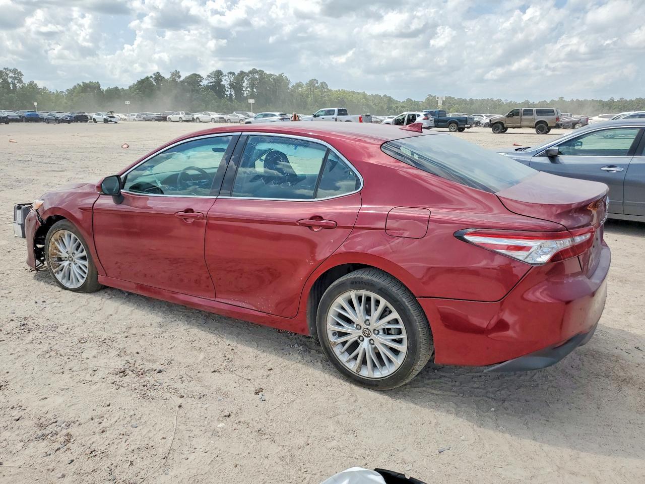 2020 Toyota Camry Xle - Image 2