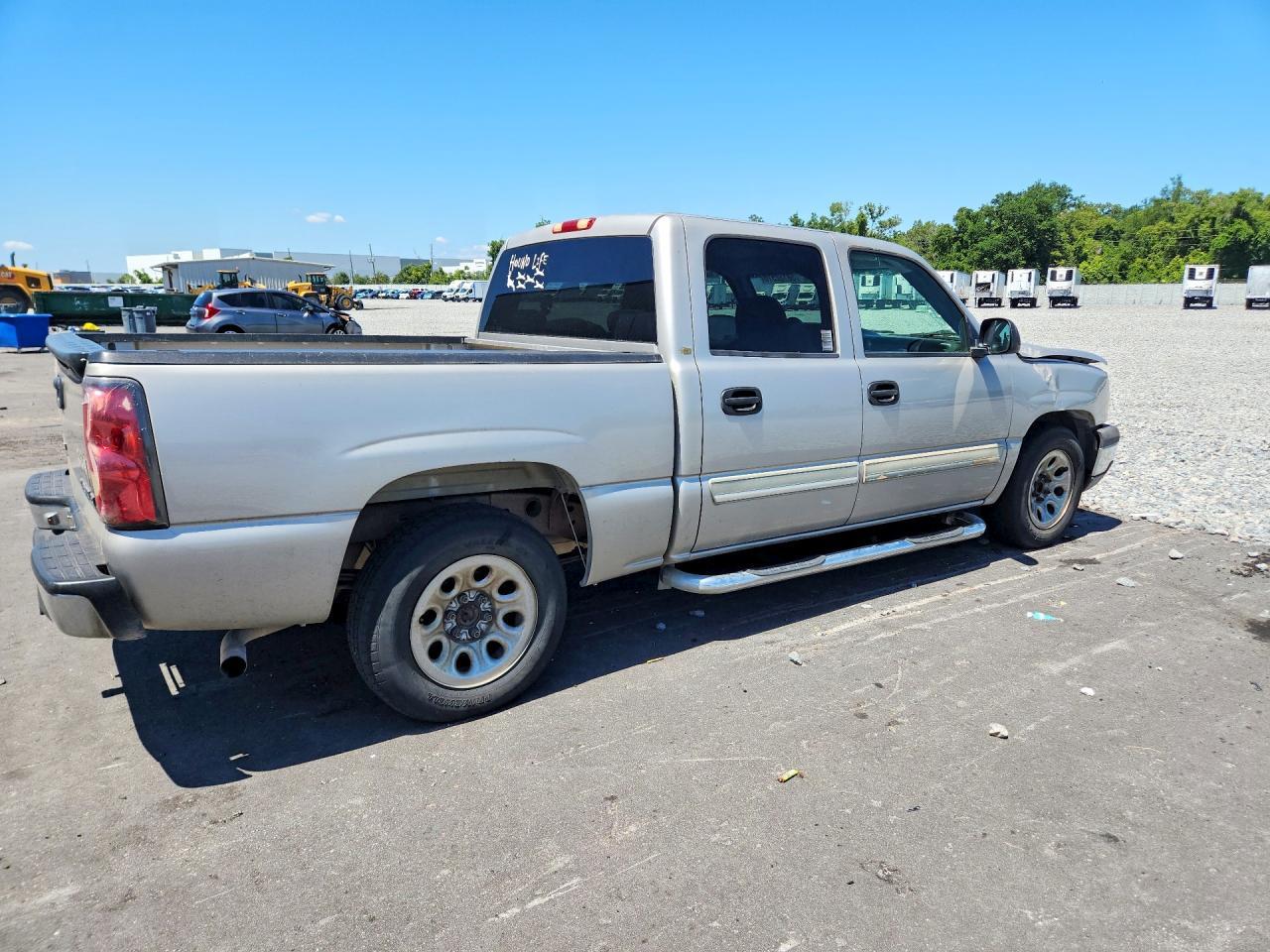 2005 Chevrolet Silverado C1500 - Фото 3