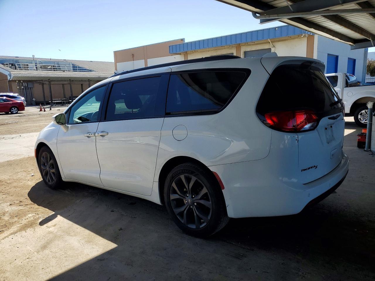 2018 Chrysler Pacifica Limited - Фото 2