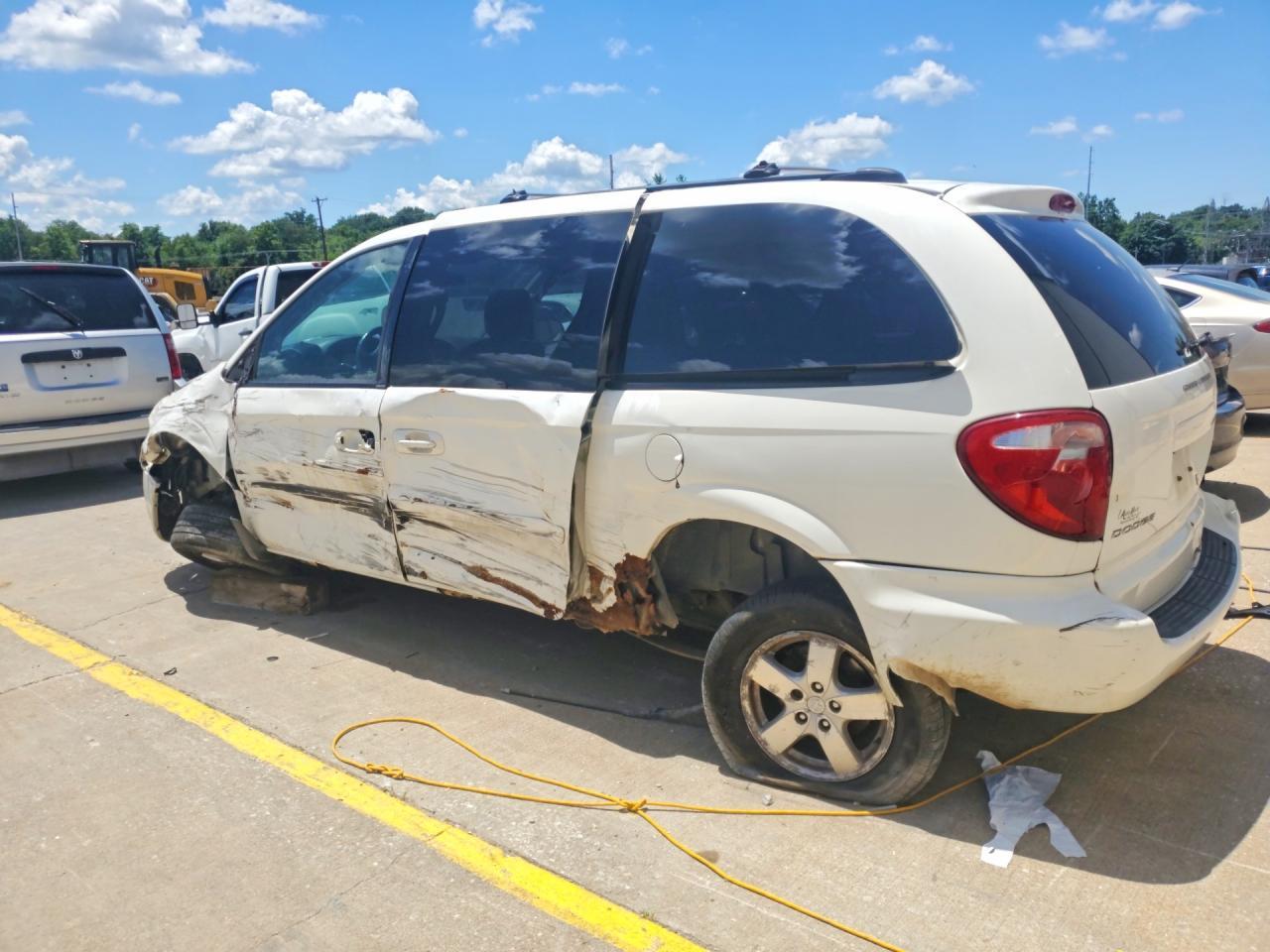 2005 Dodge Grand Caravan Sxt - Image 2