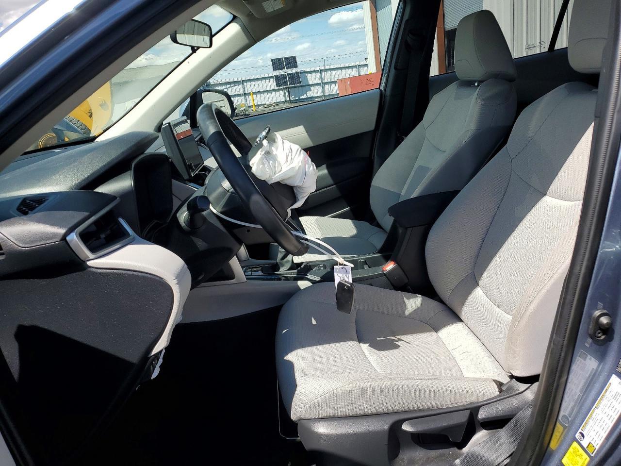2023 Toyota Corolla Cross Le - Image 7