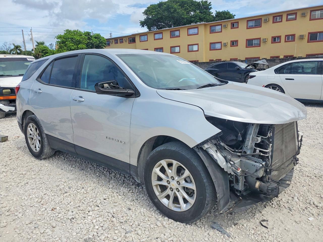 2019 Chevrolet Equinox Ls - Image 4