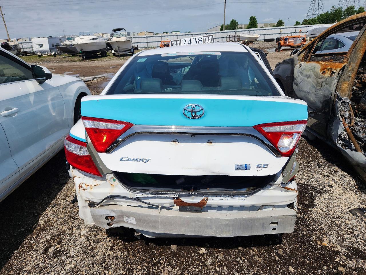 2016 Toyota Camry Hybrid Le - Фото 6