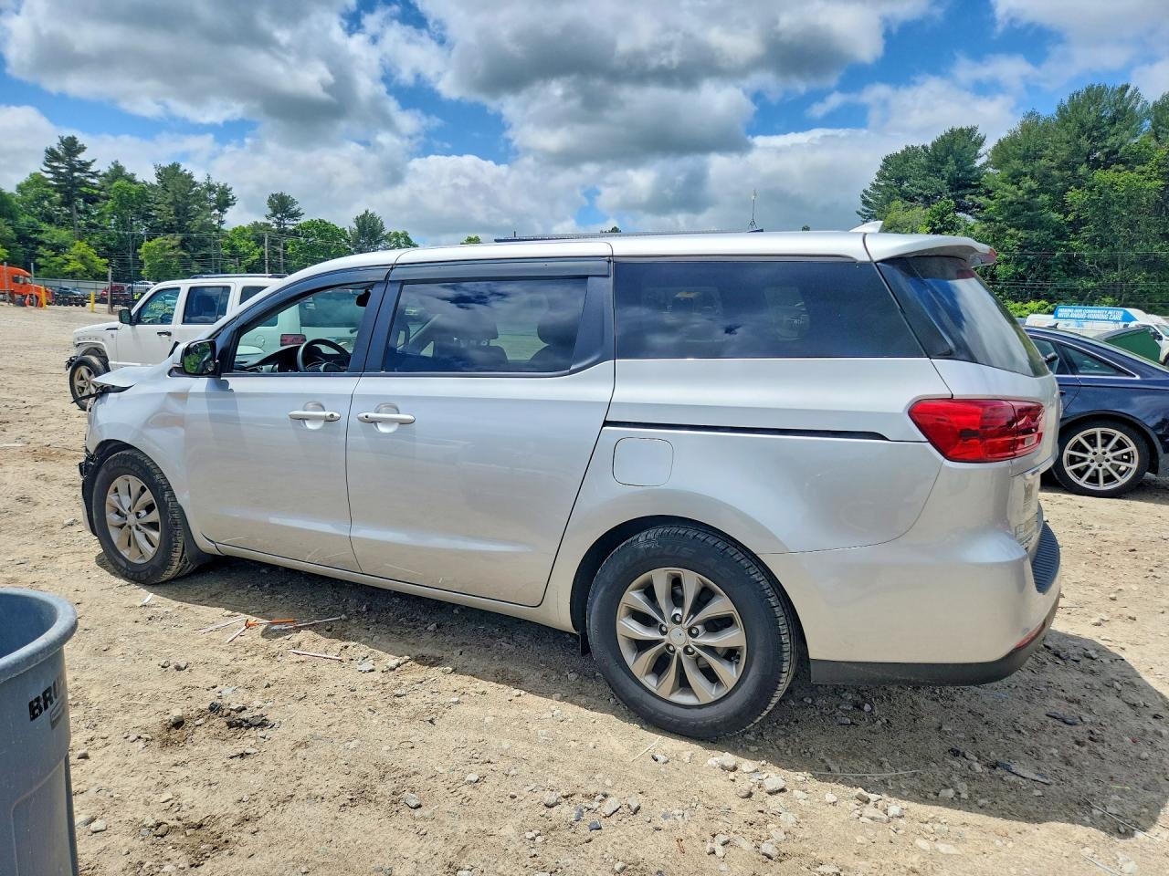 2021 Kia Sedona Lx - Фото 2