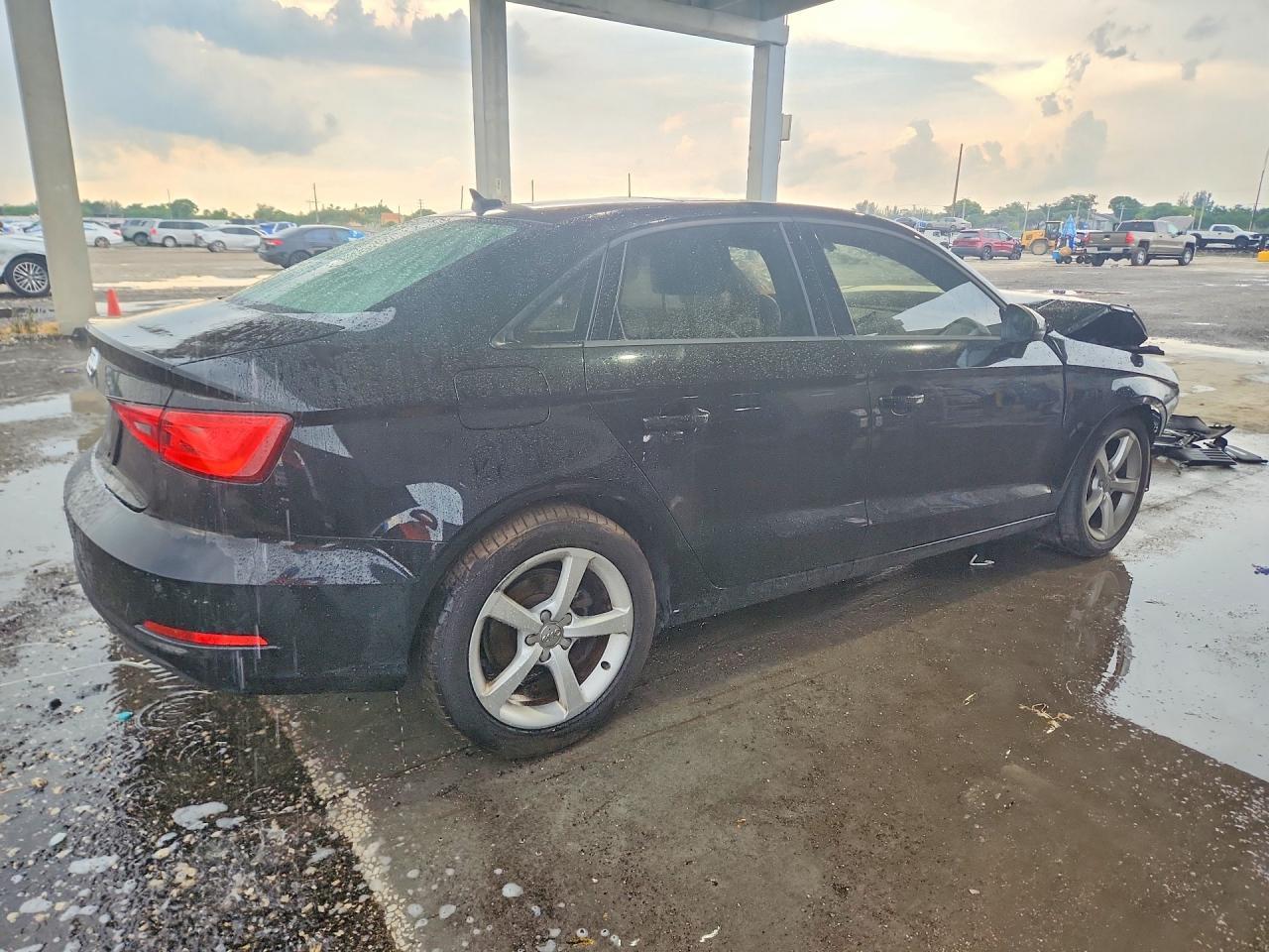 2016 Audi A3 Premium - Фото 3