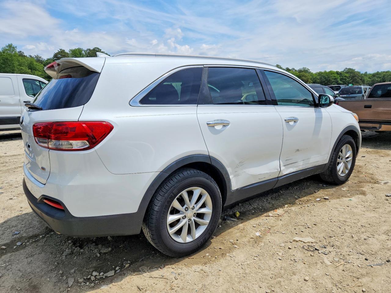 2017 Kia Sorento Lx - Image 3