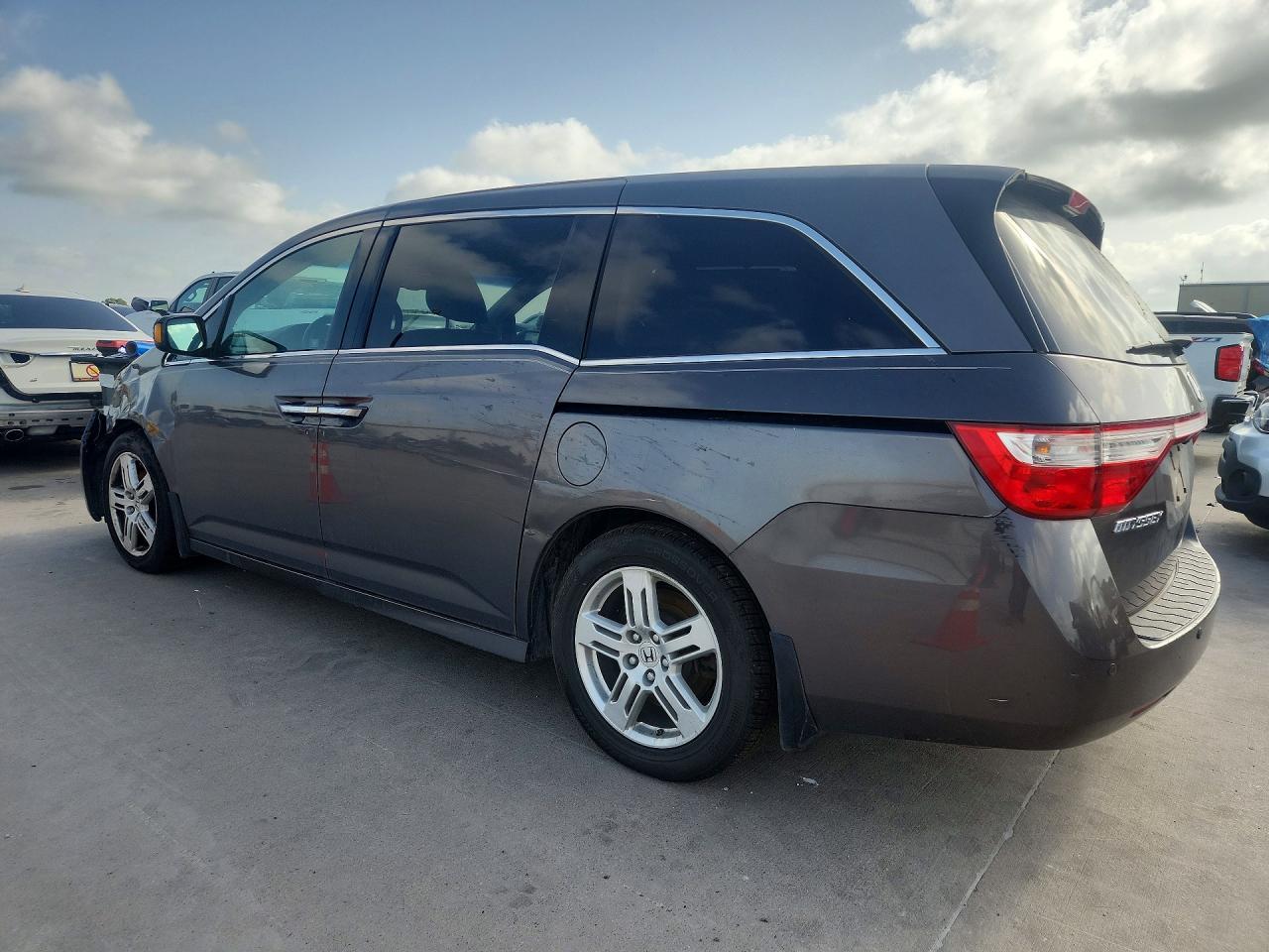 2011 Honda Odyssey Touring - Фото 2