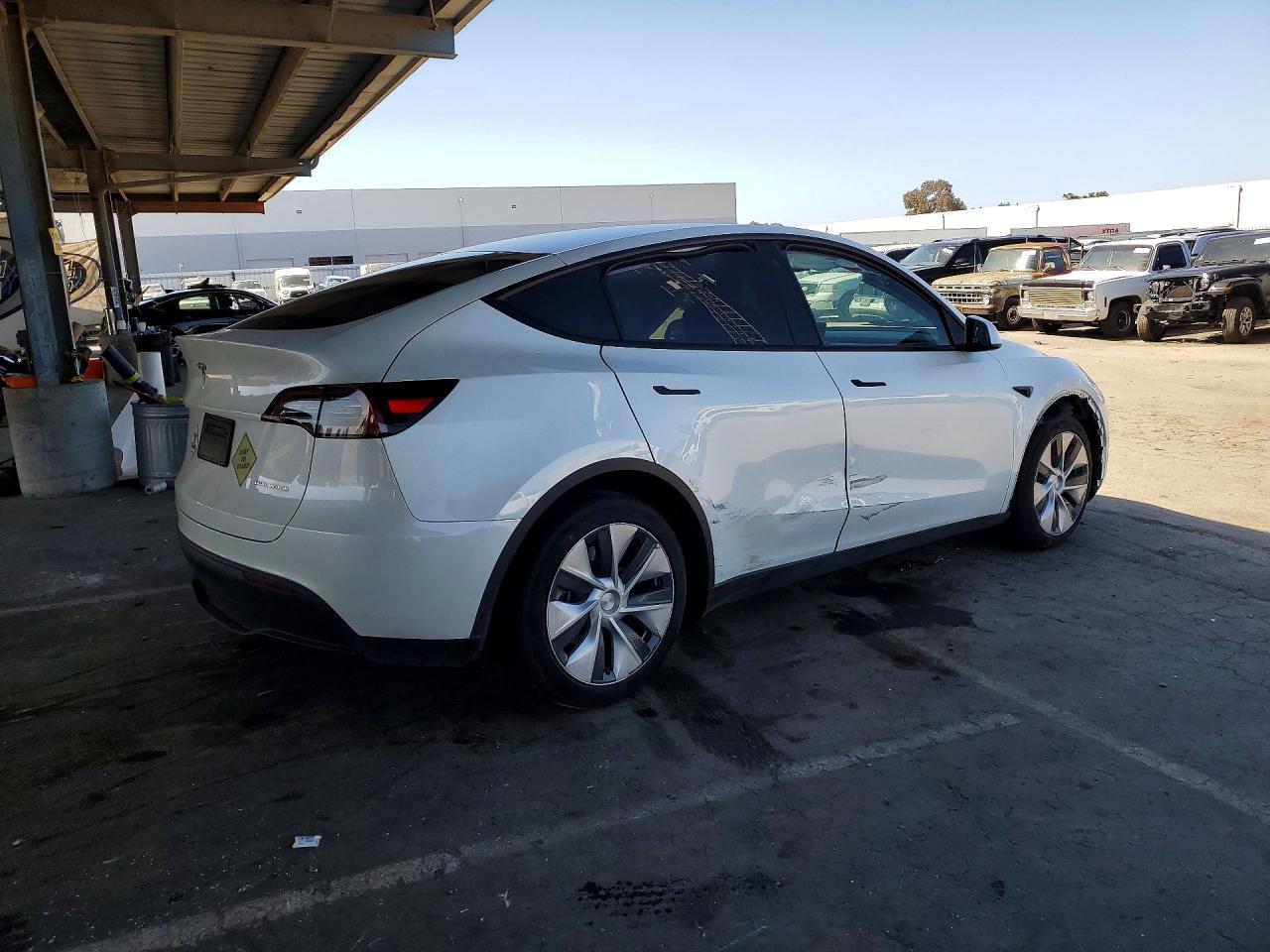 2023 Tesla Model Y - Image 3