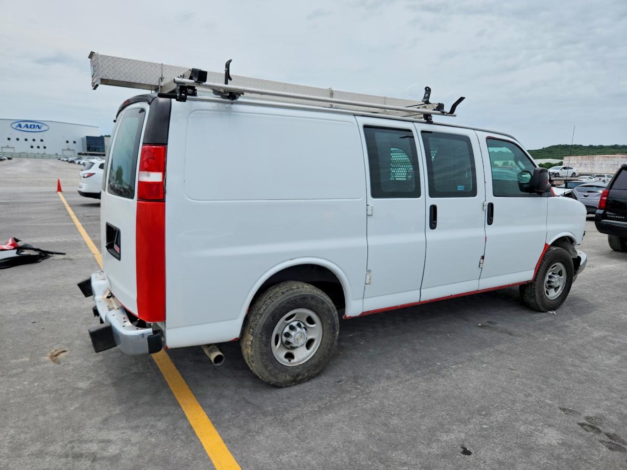 2020 Chevrolet Express - Фото 3