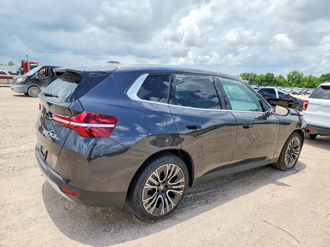 2025 BMW X3 30 xDrive - Фото 3
