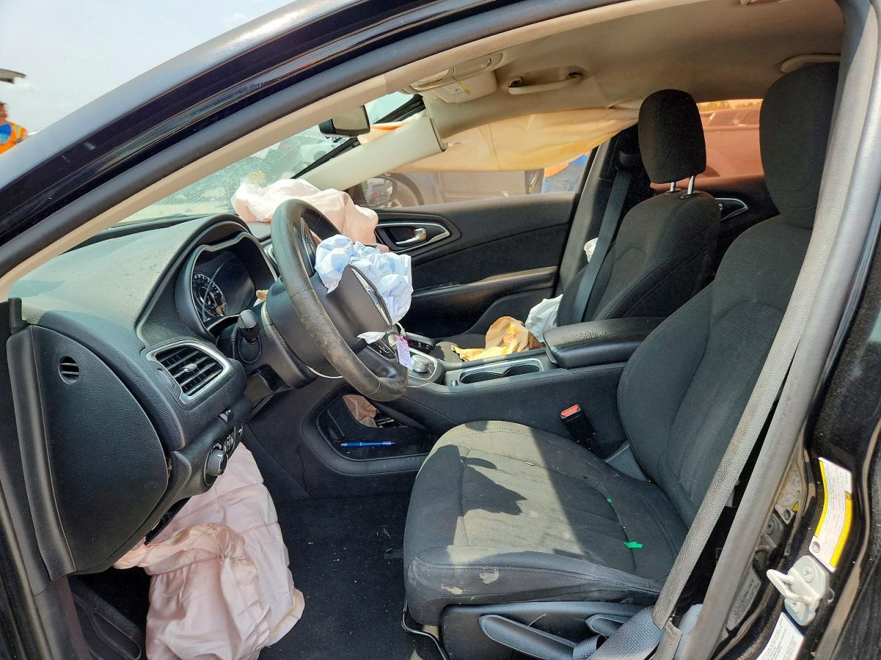 2015 Chrysler 200 Limited - Image 7