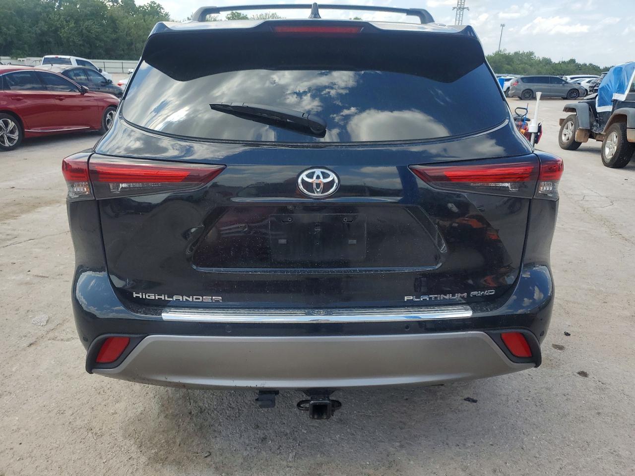 2024 Toyota Highlander Platinum - Image 6