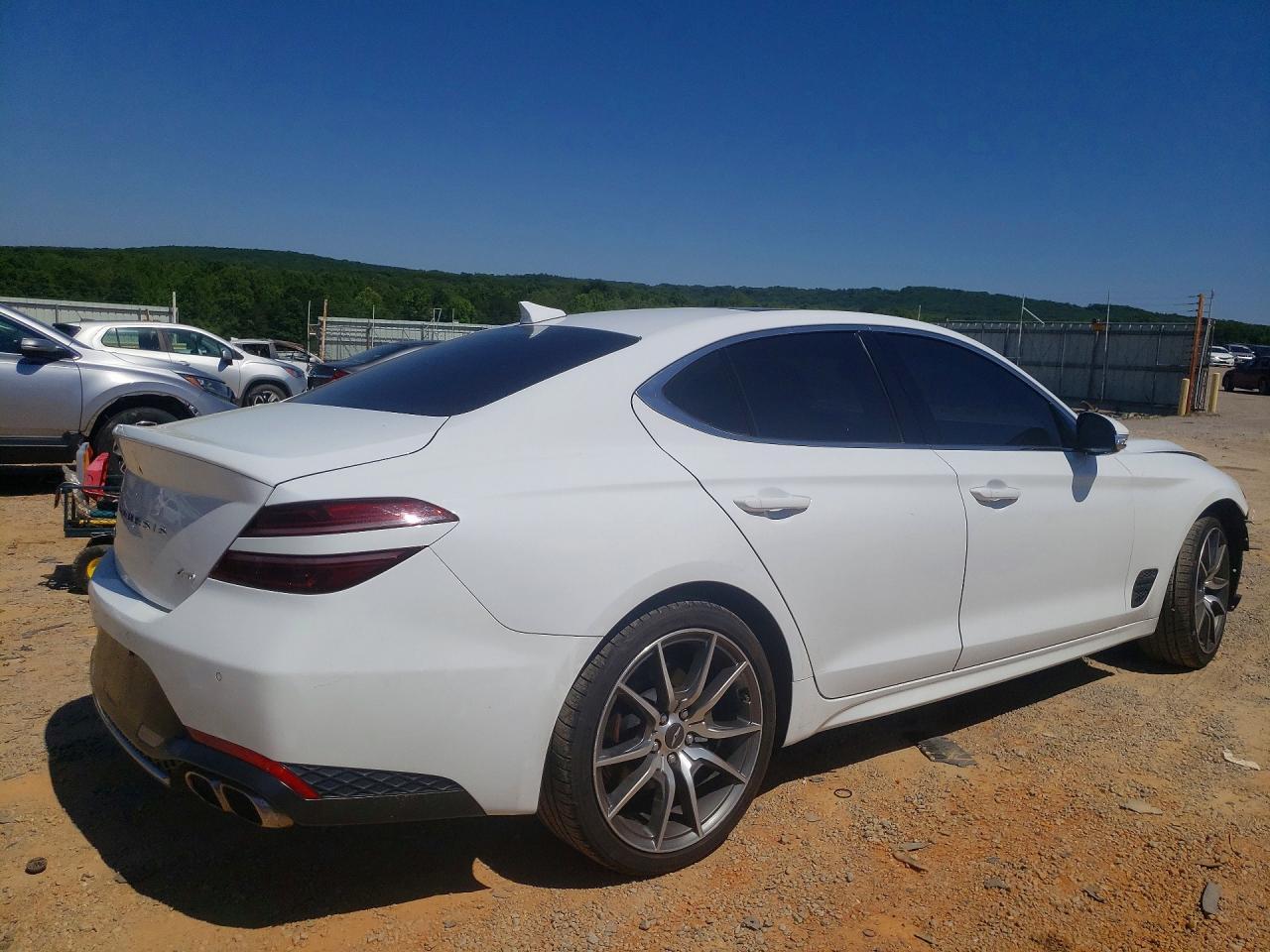 2022 Genesis G70 2.0T - Фото 3