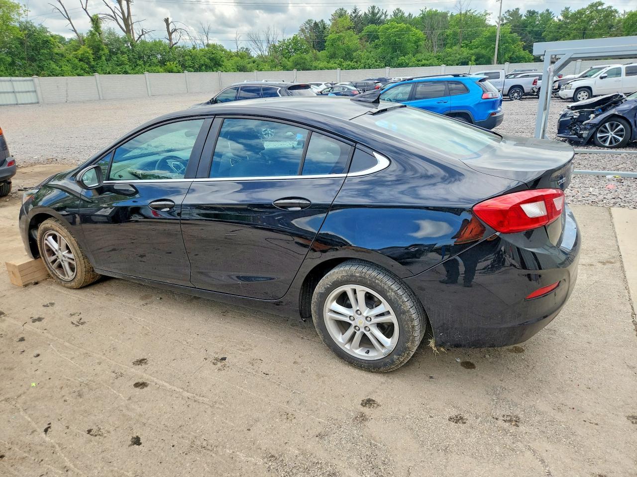 2017 Chevrolet Cruze Lt - Фото 2