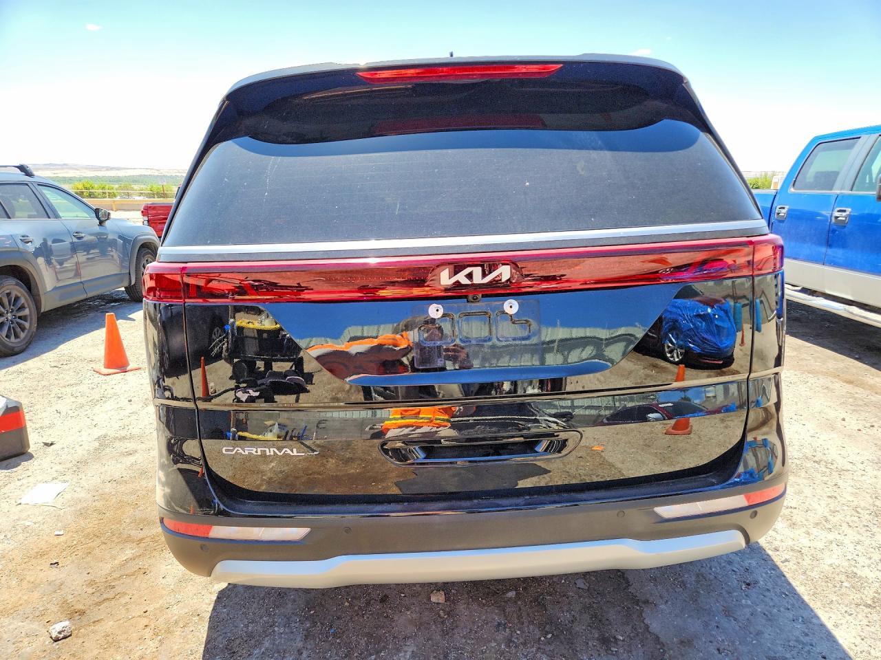 2024 Kia Carnival Ex - Image 6