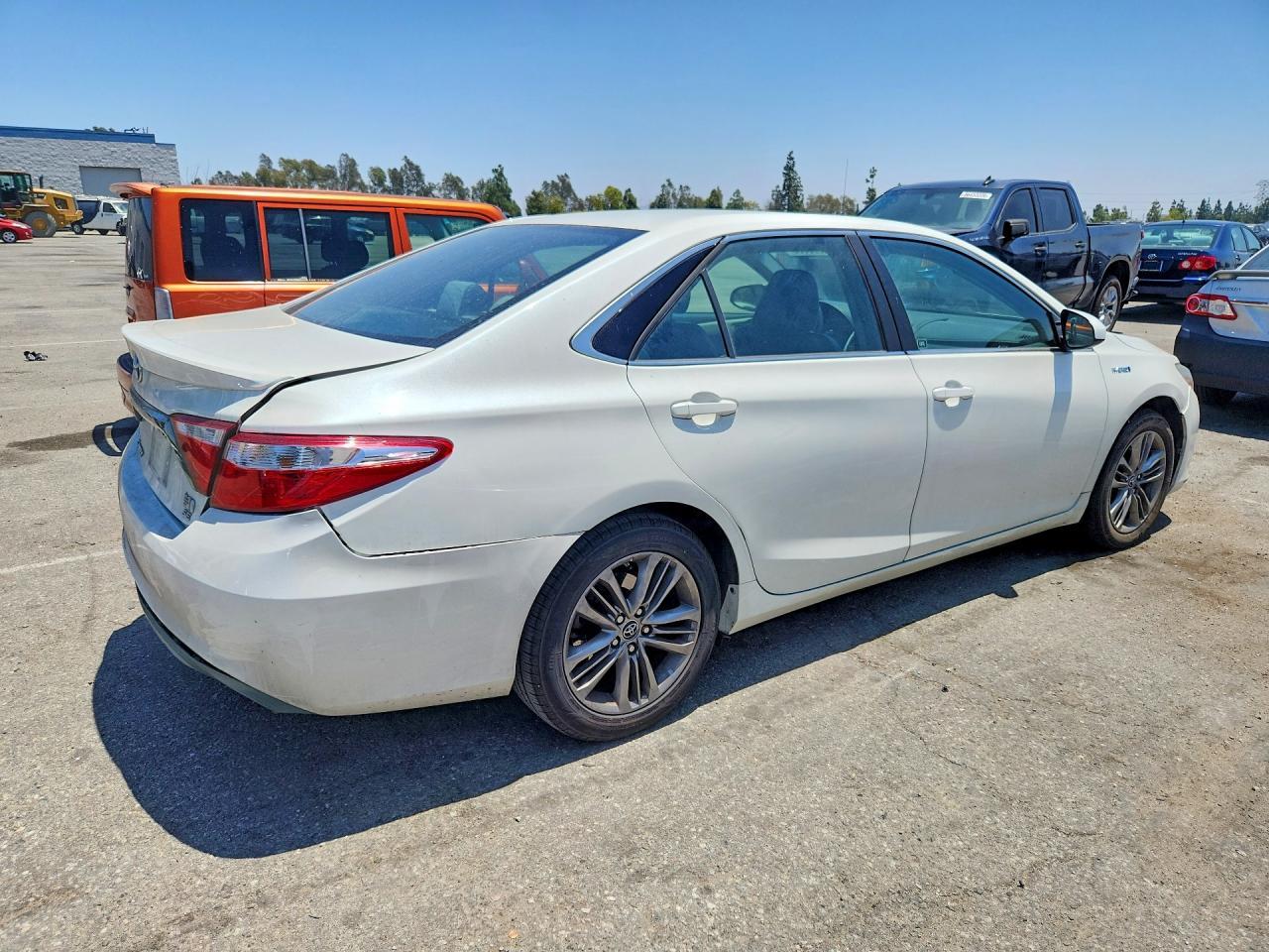 2015 Toyota Camry Hybrid Se - Image 3