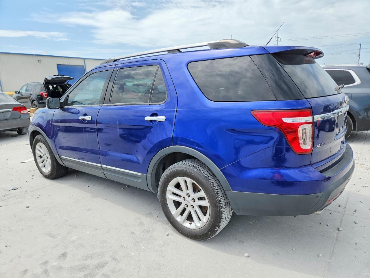 2015 Ford Explorer Xlt - Фото 2