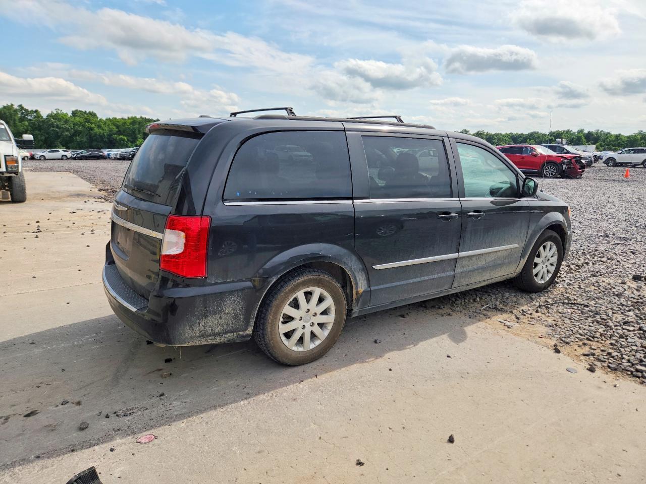 2015 Chrysler Town & Country Touring - Image 3