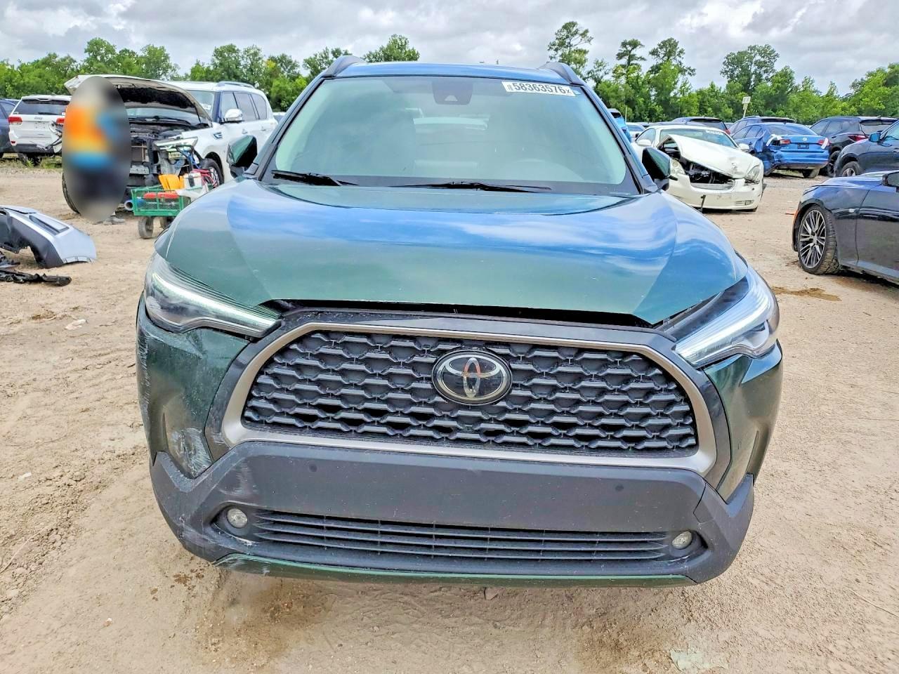 2022 Toyota Corolla Cross Xle - Image 5