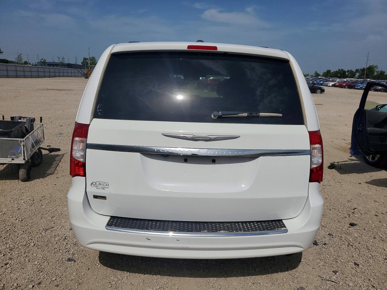 2015 Chrysler Town & Country Touring - Image 6