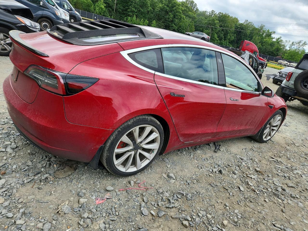 2018 Tesla Model 3 - Фото 3